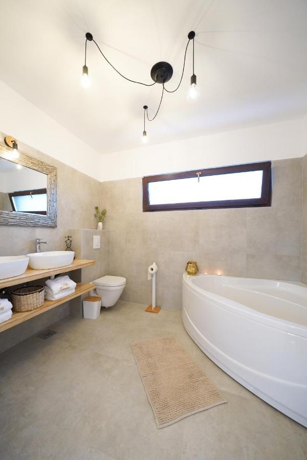 Villa Suncica With Heated Pool, Jacuzzi And Bikes Near Zadar Sukošan Extérieur photo